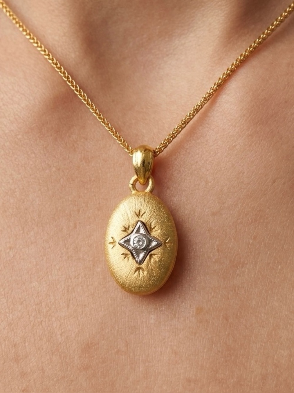 Elegant Gold Pendant Necklace with Star Design